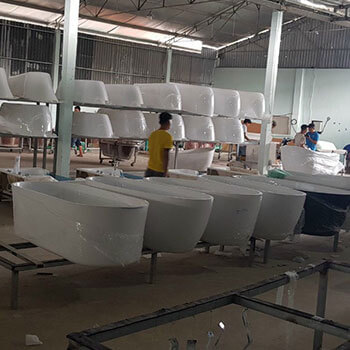 Dây chuyền sản xuất bồn tắm acrylic tại xưởng