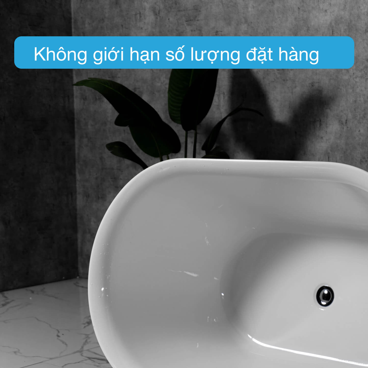 Bồn tắm acrylic trắng trong phòng tắm tối giản